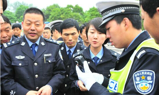 山西高速交警四支隊提高思想覺悟，使用執(zhí)法記錄儀強化管理！